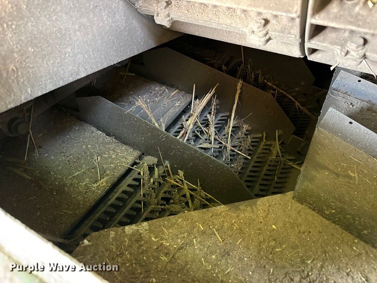 image for item DZ5201 2012 John Deere S680 combine