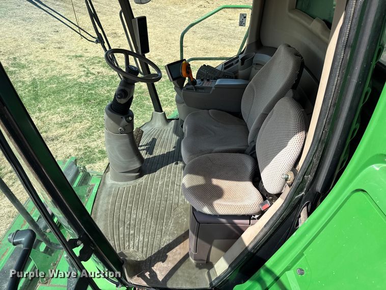 image for item DZ5201 2012 John Deere S680 combine