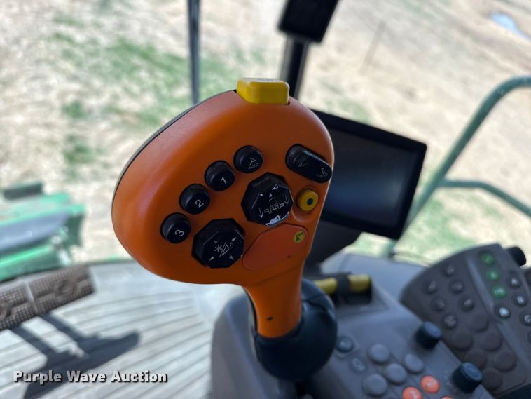 image for item DZ5201 2012 John Deere S680 combine