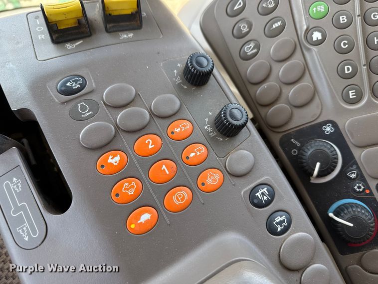 image for item DZ5201 2012 John Deere S680 combine