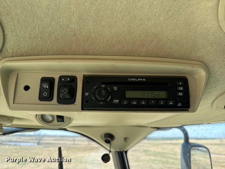 image for item DZ5201 2012 John Deere S680 combine