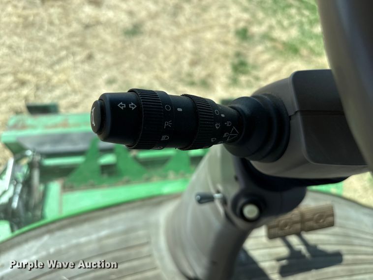 image for item DZ5201 2012 John Deere S680 combine