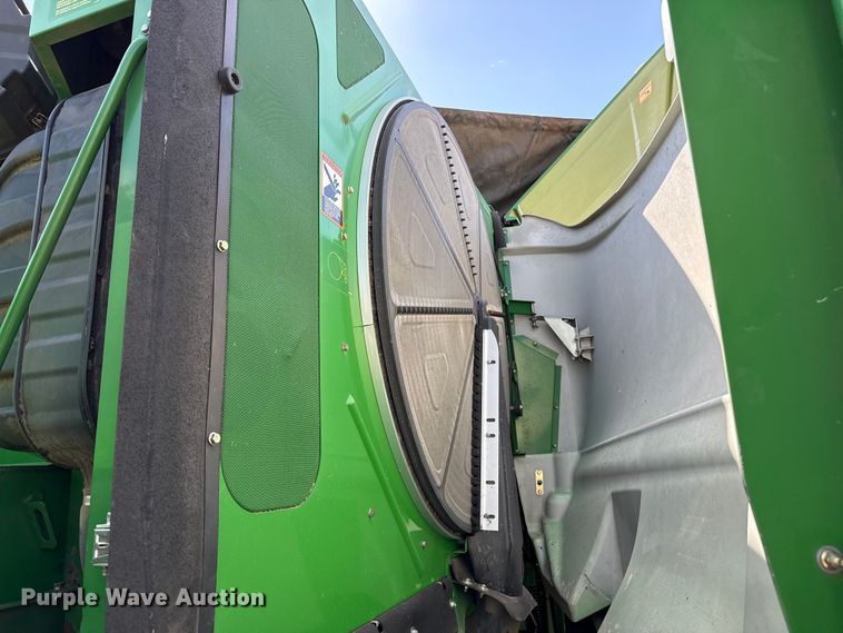 image for item DZ5201 2012 John Deere S680 combine