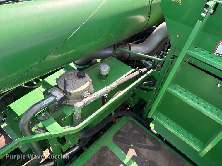 image for item DZ5201 2012 John Deere S680 combine