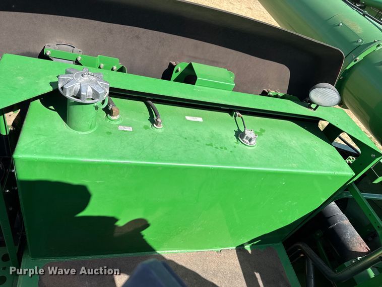 image for item DZ5201 2012 John Deere S680 combine