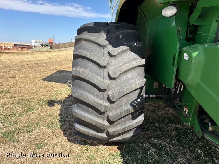 image for item DZ5201 2012 John Deere S680 combine