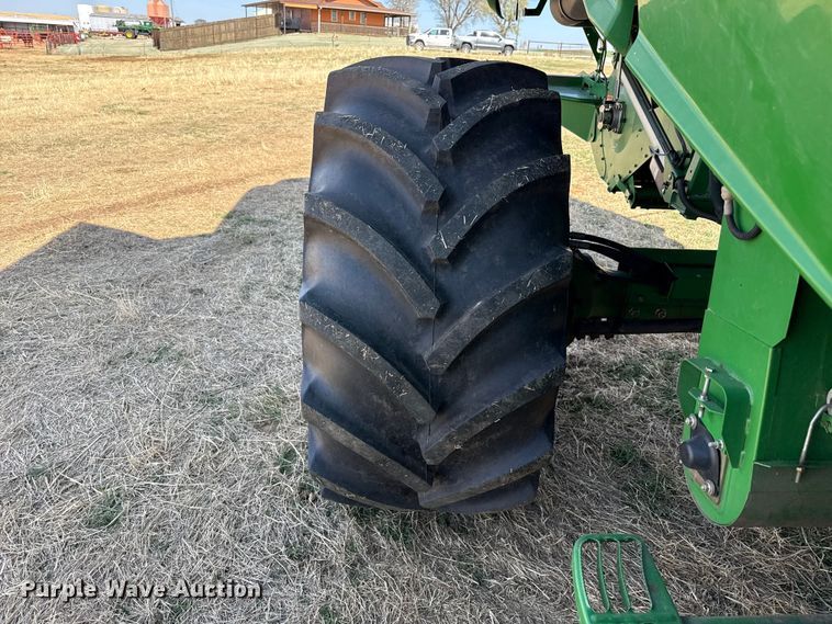 image for item DZ5201 2012 John Deere S680 combine