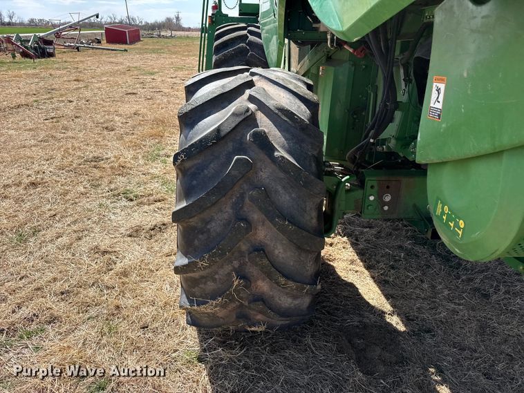 image for item DZ5201 2012 John Deere S680 combine