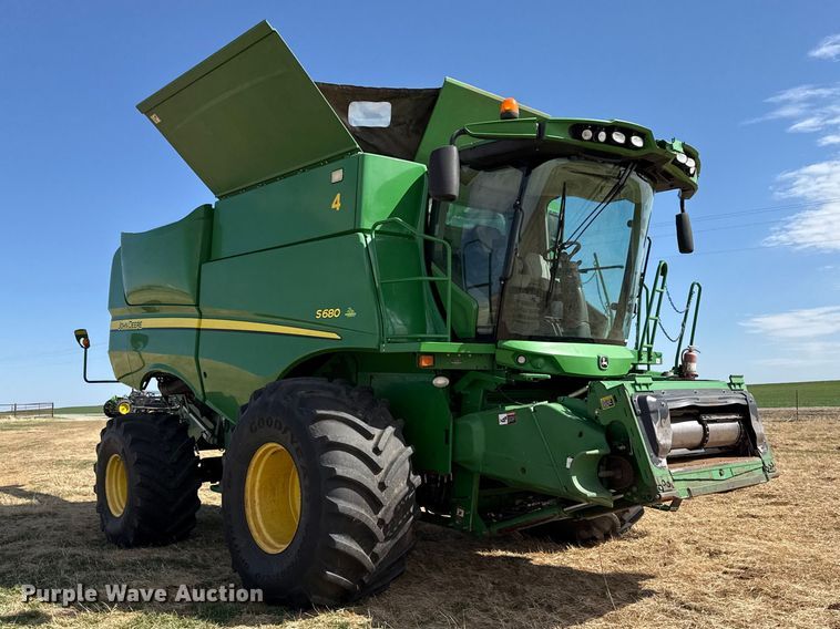 image for item DZ5202 2012 John Deere S680 combine