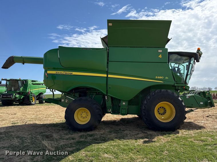 image for item DZ5202 2012 John Deere S680 combine