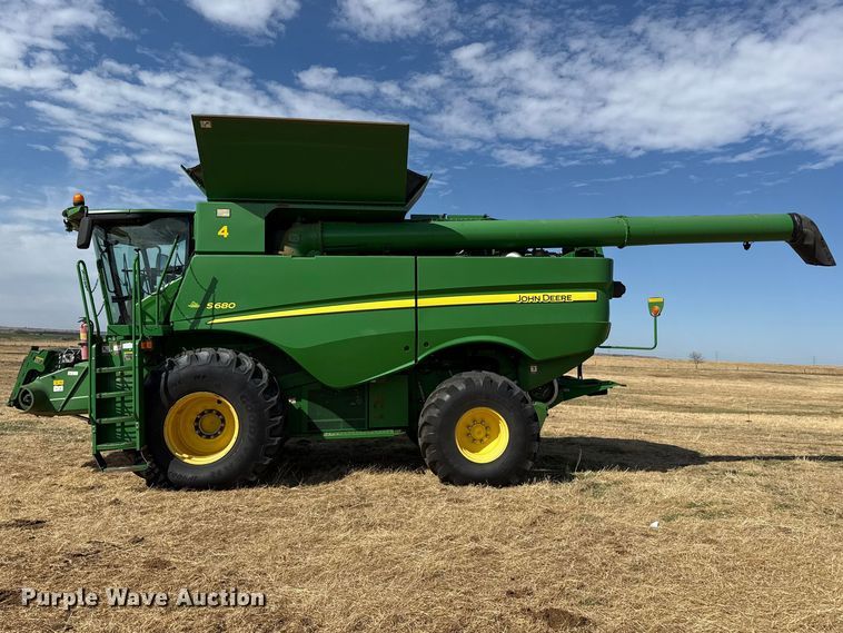 image for item DZ5202 2012 John Deere S680 combine