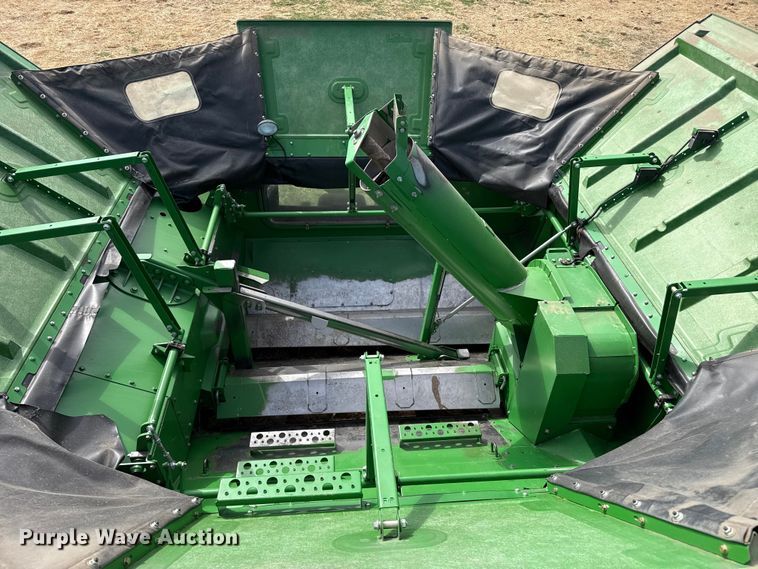image for item DZ5202 2012 John Deere S680 combine