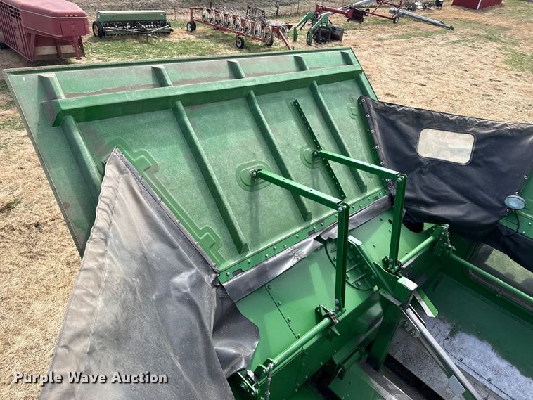 image for item DZ5202 2012 John Deere S680 combine