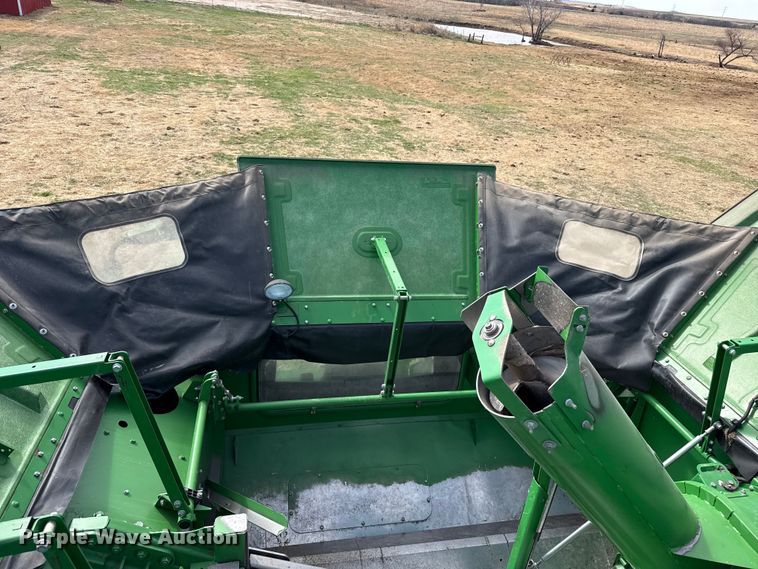 image for item DZ5202 2012 John Deere S680 combine