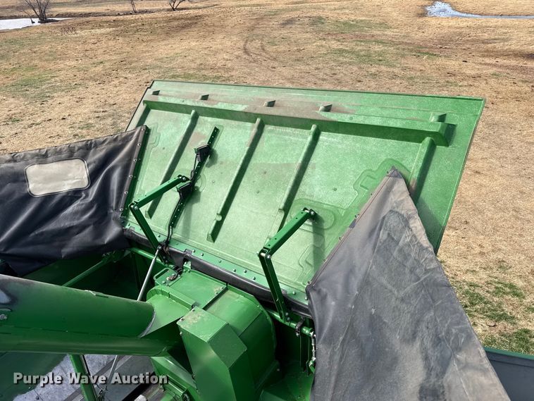 image for item DZ5202 2012 John Deere S680 combine