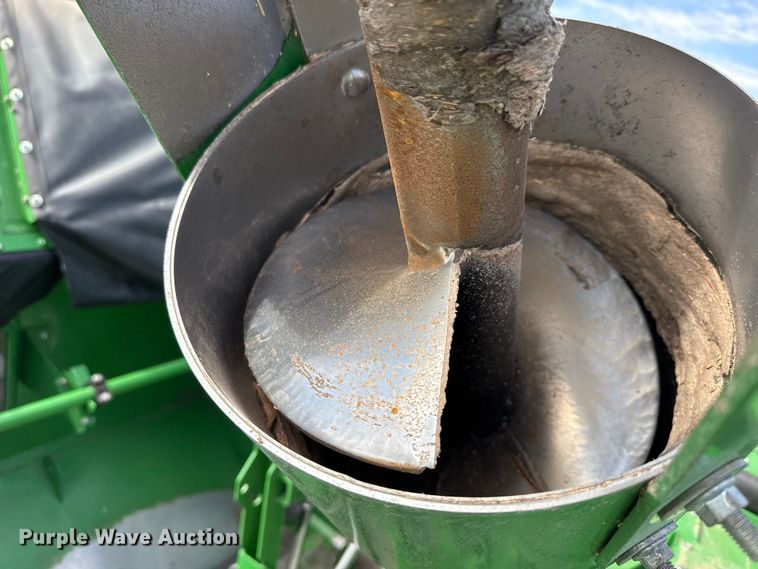 image for item DZ5202 2012 John Deere S680 combine