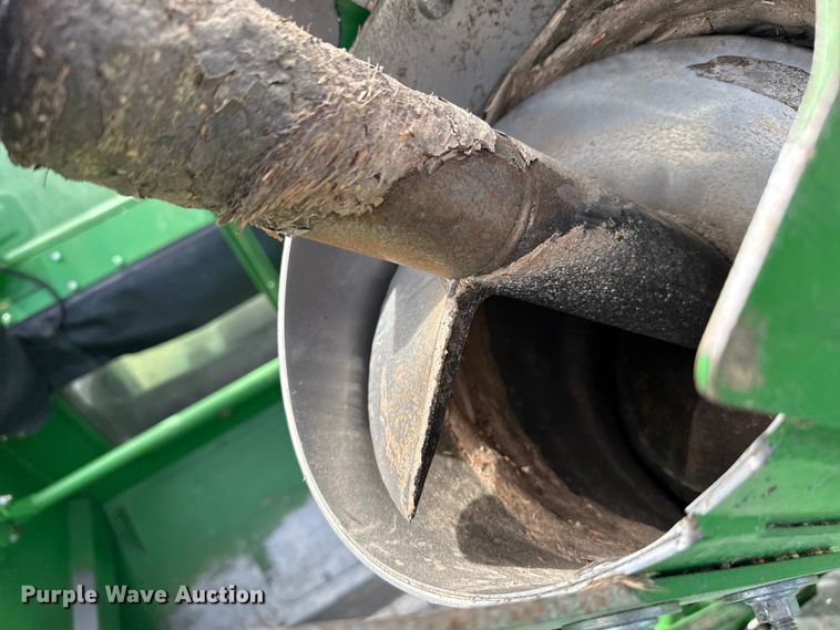 image for item DZ5202 2012 John Deere S680 combine