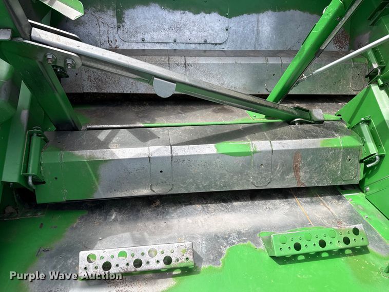 image for item DZ5202 2012 John Deere S680 combine