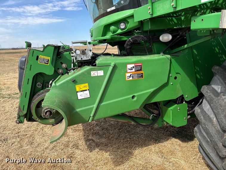image for item DZ5202 2012 John Deere S680 combine