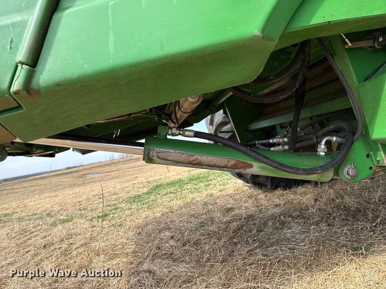 image for item DZ5202 2012 John Deere S680 combine