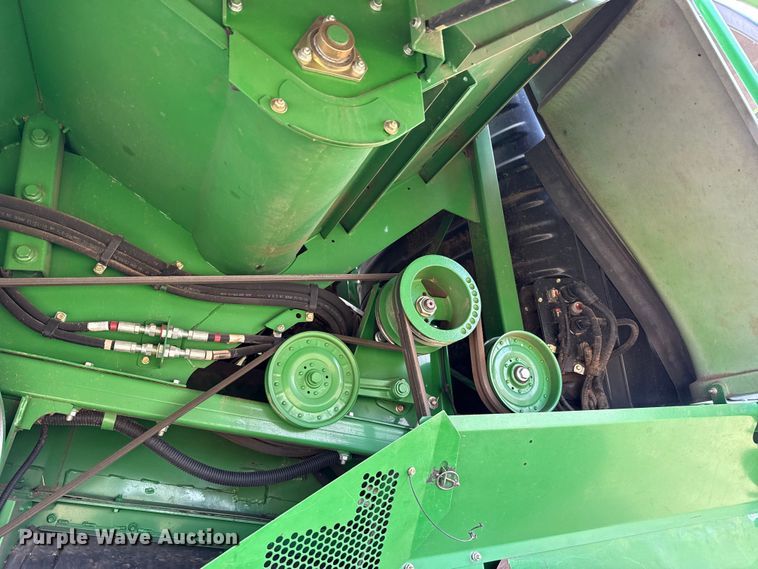 image for item DZ5202 2012 John Deere S680 combine