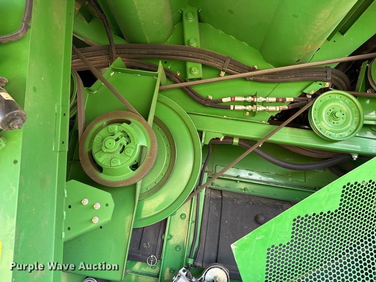 image for item DZ5202 2012 John Deere S680 combine