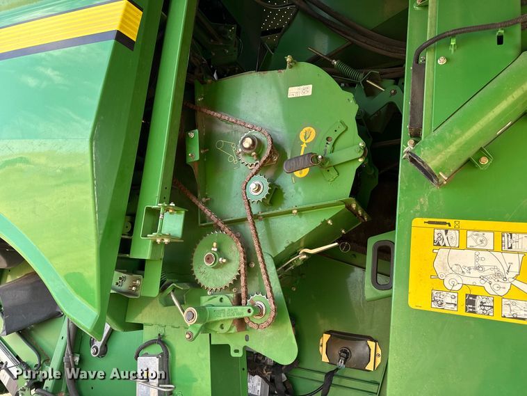image for item DZ5202 2012 John Deere S680 combine