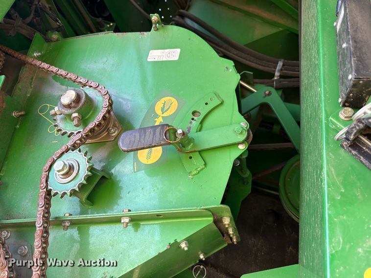 image for item DZ5202 2012 John Deere S680 combine