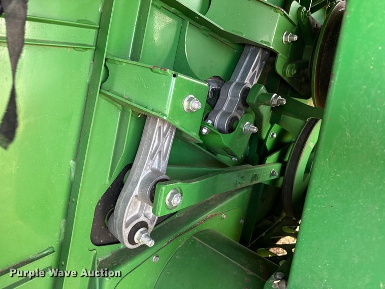 image for item DZ5202 2012 John Deere S680 combine