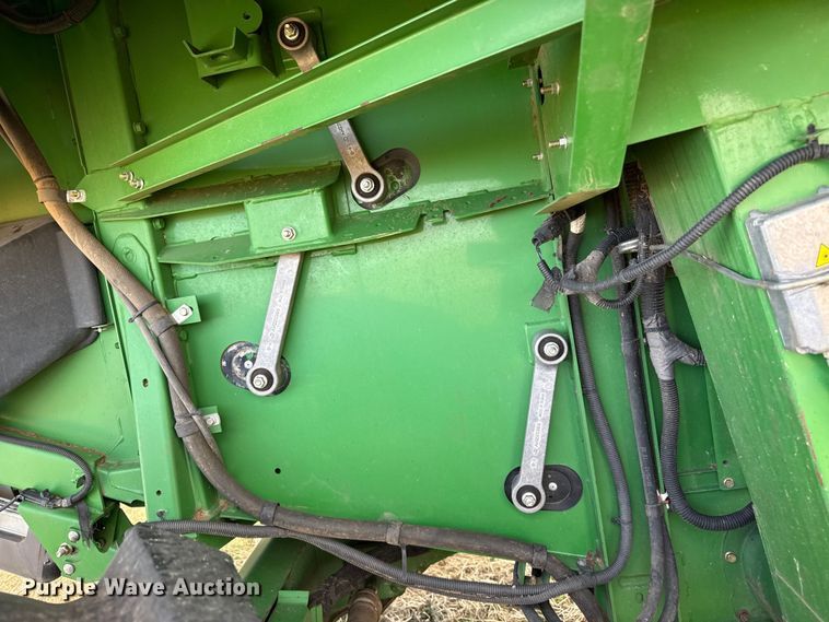 image for item DZ5202 2012 John Deere S680 combine
