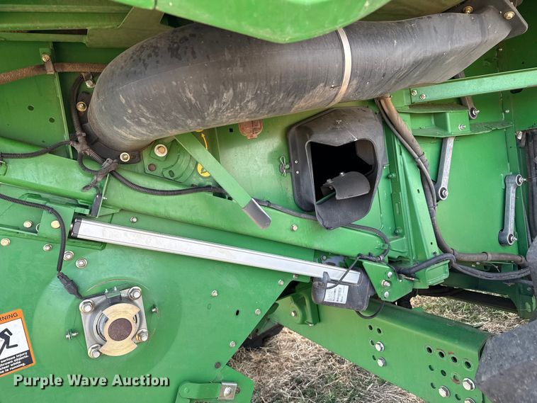 image for item DZ5202 2012 John Deere S680 combine
