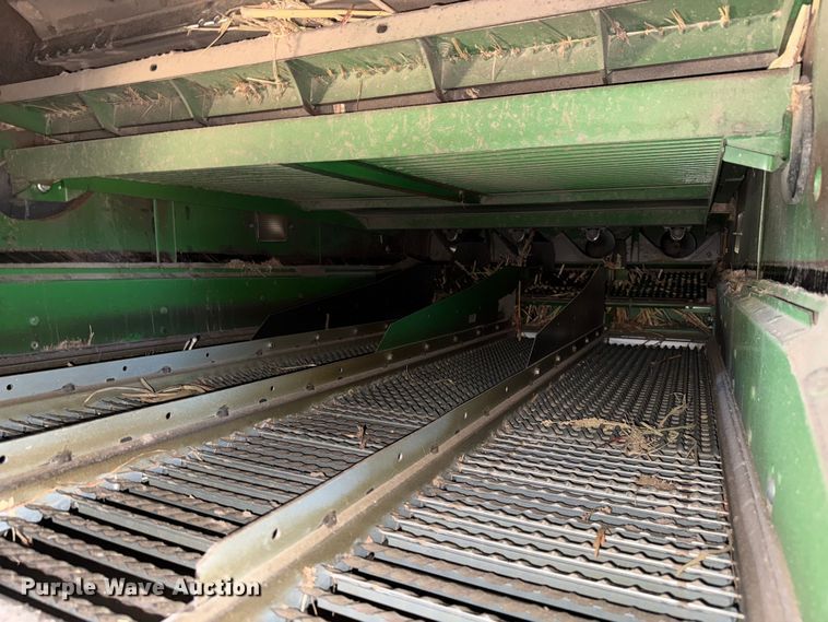 image for item DZ5202 2012 John Deere S680 combine