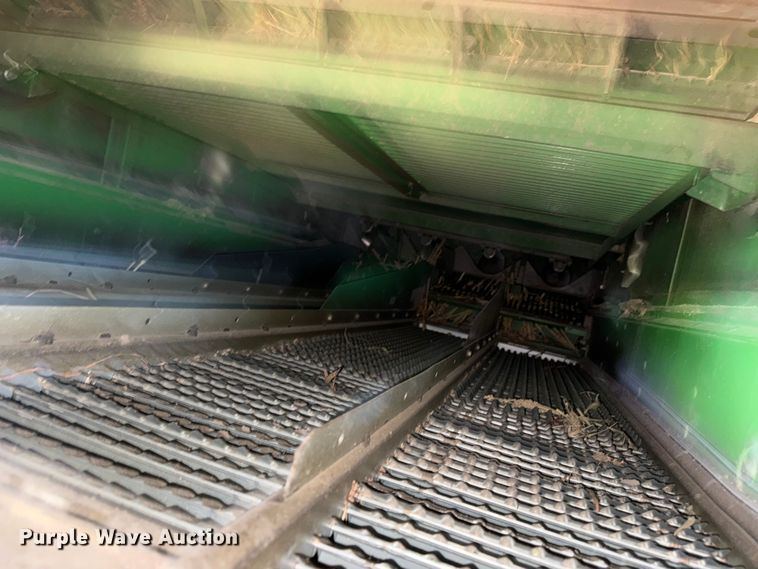 image for item DZ5202 2012 John Deere S680 combine