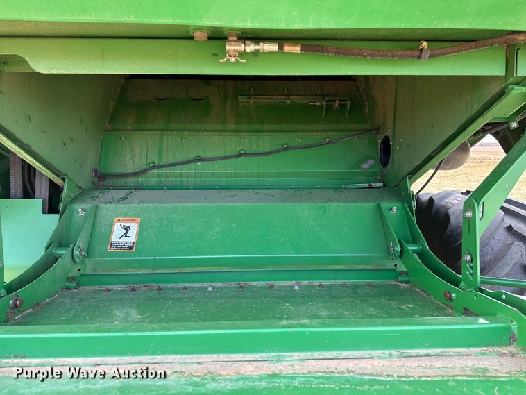 image for item DZ5202 2012 John Deere S680 combine