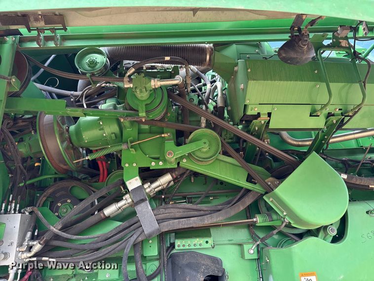 image for item DZ5202 2012 John Deere S680 combine