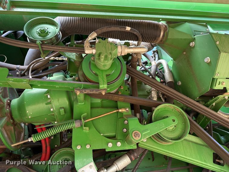 image for item DZ5202 2012 John Deere S680 combine