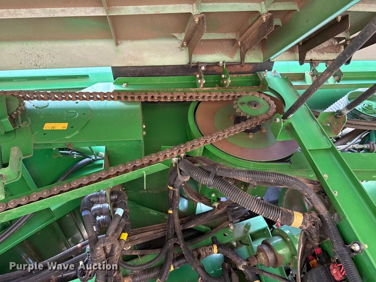 image for item DZ5202 2012 John Deere S680 combine