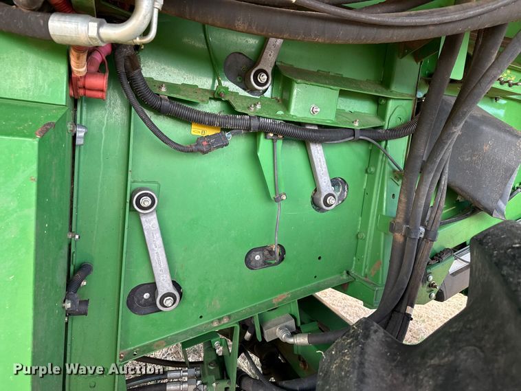 image for item DZ5202 2012 John Deere S680 combine
