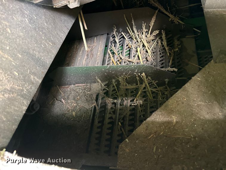 image for item DZ5202 2012 John Deere S680 combine