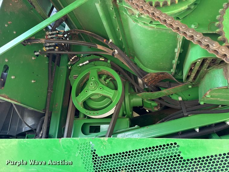 image for item DZ5202 2012 John Deere S680 combine