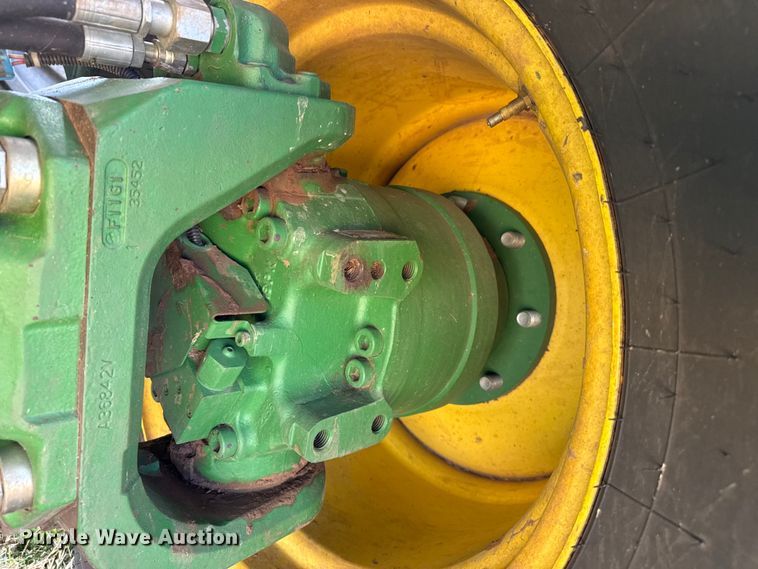 image for item DZ5202 2012 John Deere S680 combine