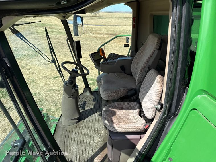 image for item DZ5202 2012 John Deere S680 combine