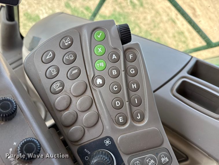 image for item DZ5202 2012 John Deere S680 combine