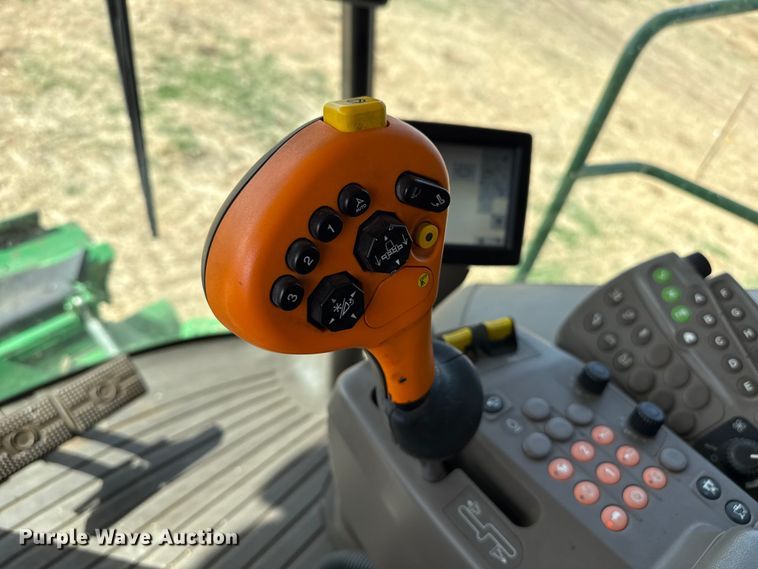 image for item DZ5202 2012 John Deere S680 combine