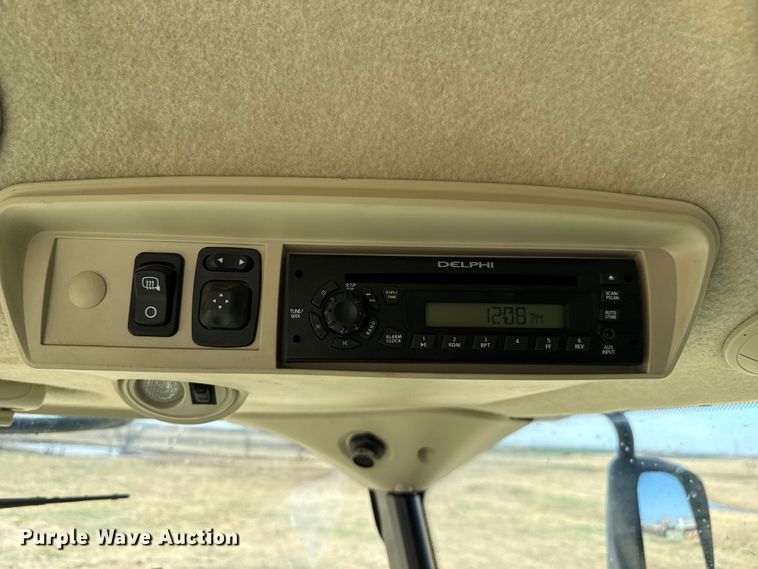 image for item DZ5202 2012 John Deere S680 combine