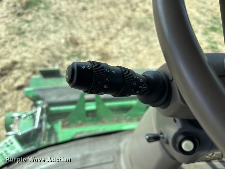 image for item DZ5202 2012 John Deere S680 combine