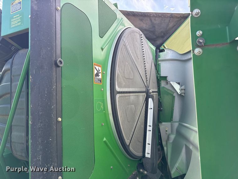 image for item DZ5202 2012 John Deere S680 combine