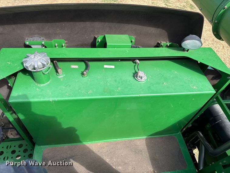 image for item DZ5202 2012 John Deere S680 combine