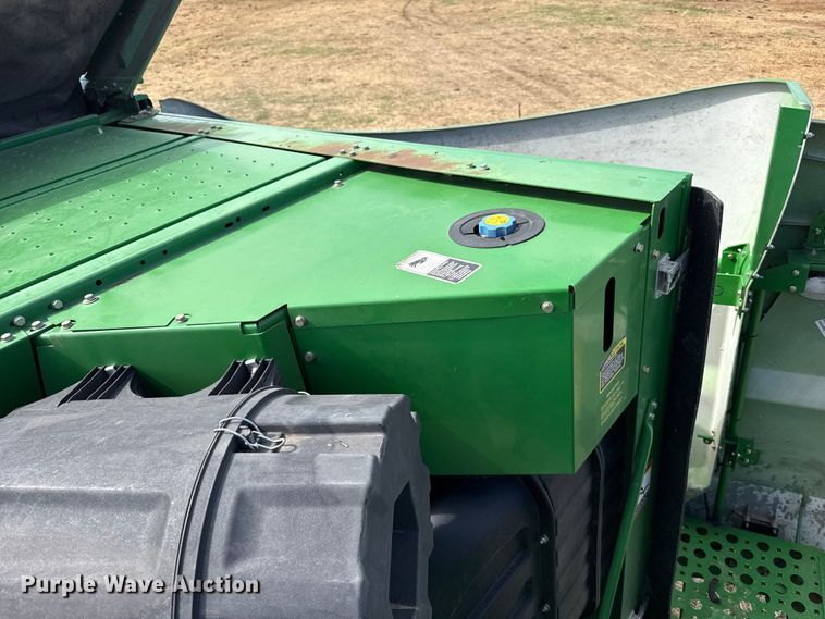 image for item DZ5202 2012 John Deere S680 combine