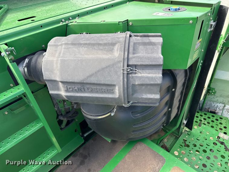 image for item DZ5202 2012 John Deere S680 combine